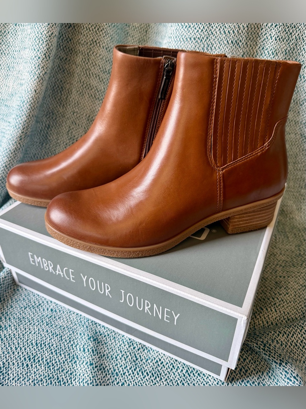 Dansko Daisie Waterproof Burnished Leather Tan Ankle Boots EU 40 NIB Equestrian